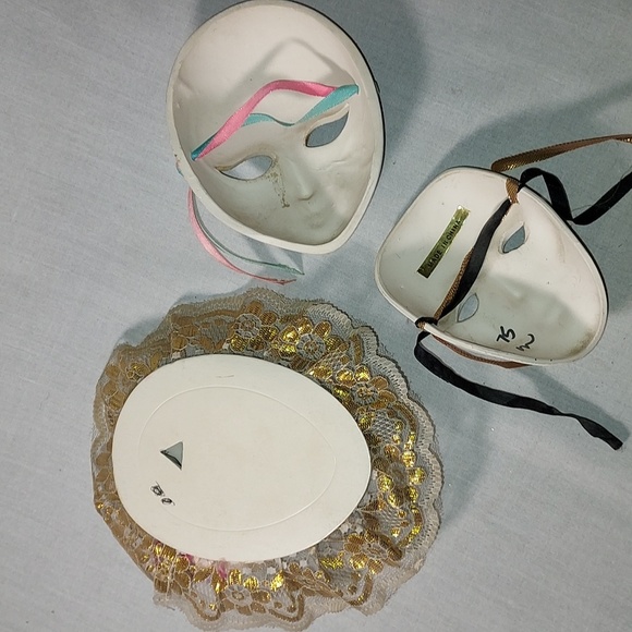 Vintage Hand Painted Carnival Face Masks Ceramic Set Of Three Butterfly Design - Picture 12 of 12